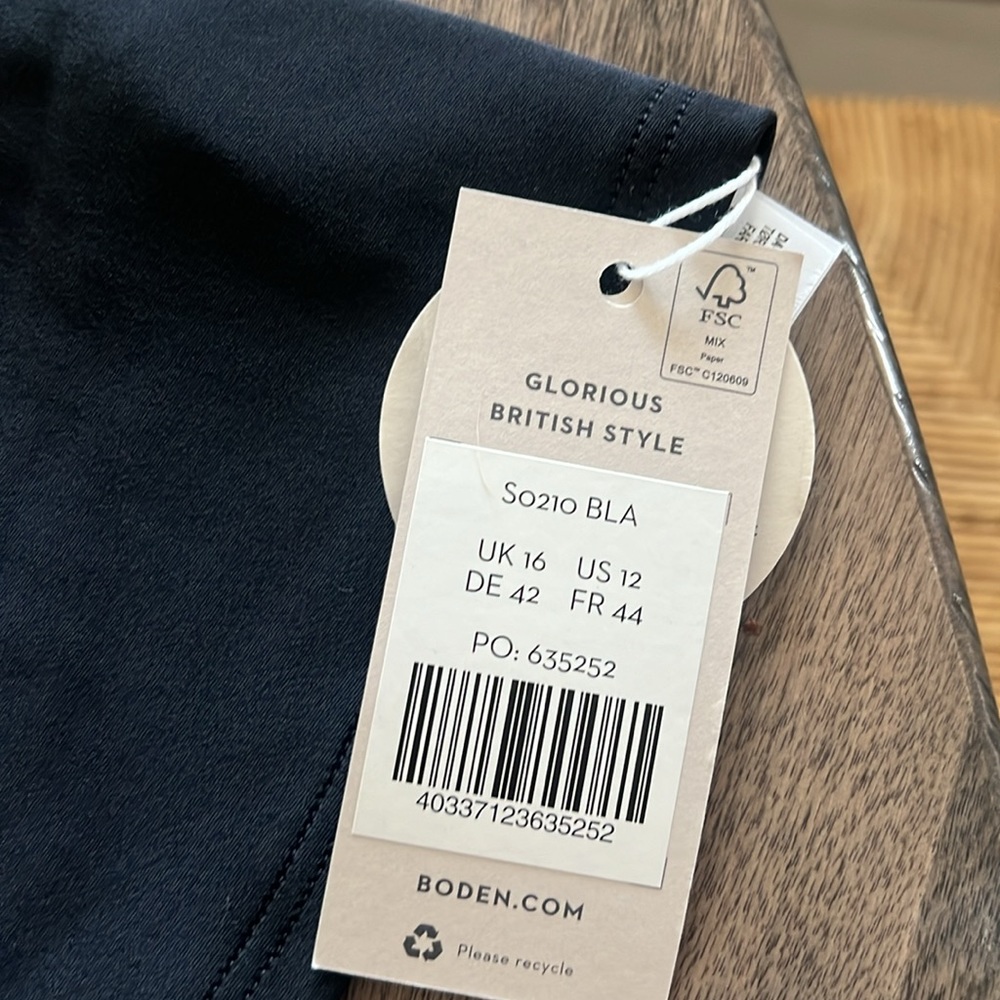 Boden Rashguard Size 12US - Picture 3 of 4